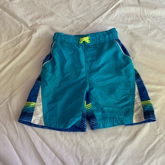 Boy’s swim shorts (size 4t-5t) - Picture 1 of 2